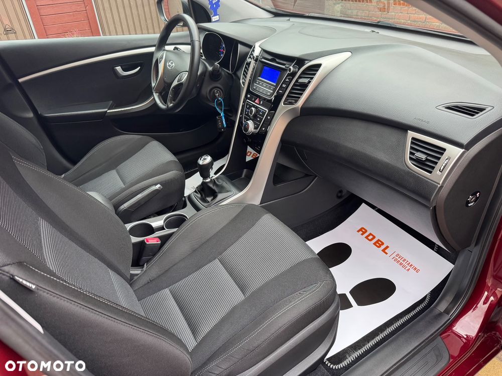 Hyundai i30 blue 1.4 Trend - 14