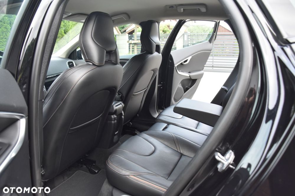 Volvo V40 Cross Country D2 Geartronic Summum - 16