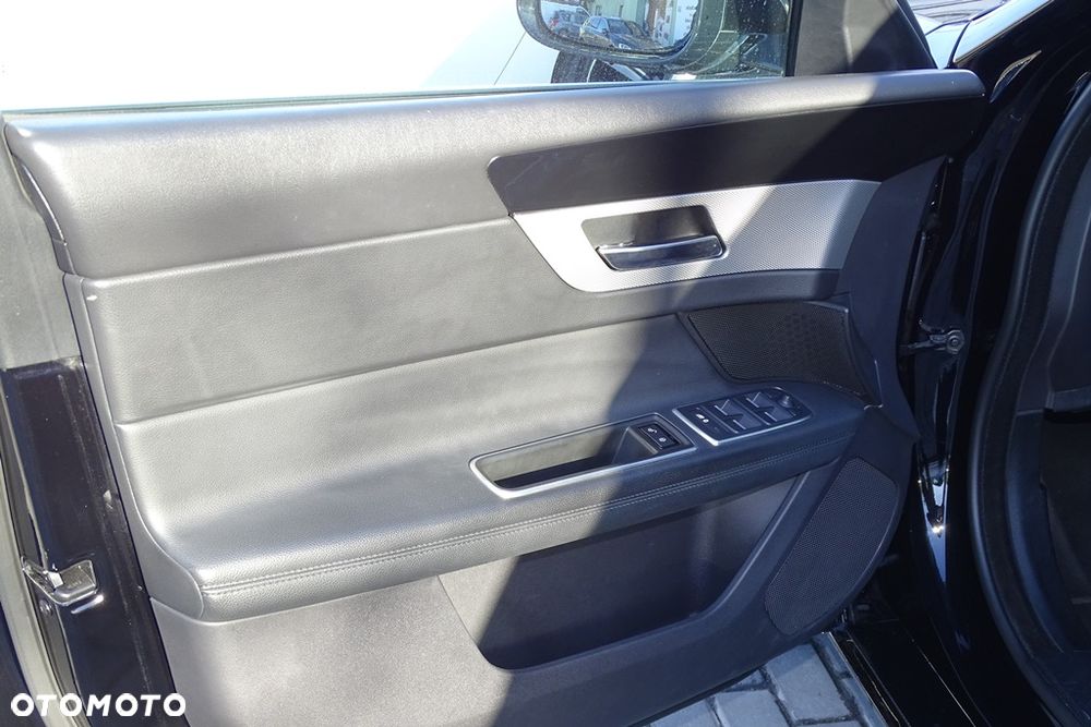 Jaguar XF 20d Prestige - 13