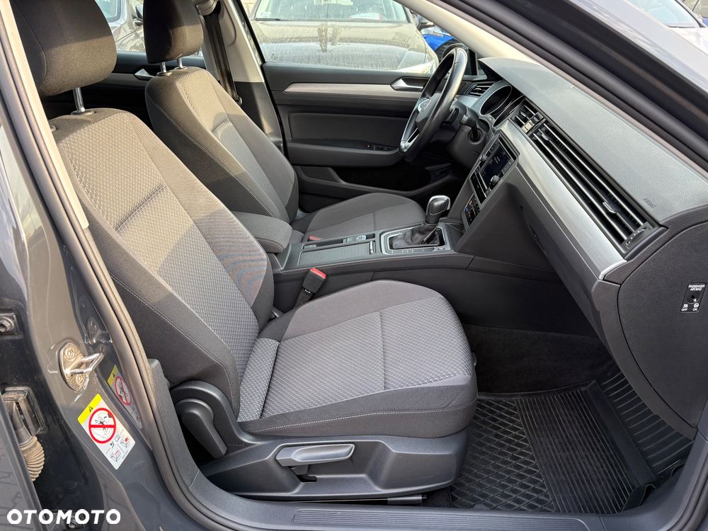 Volkswagen Passat - 19