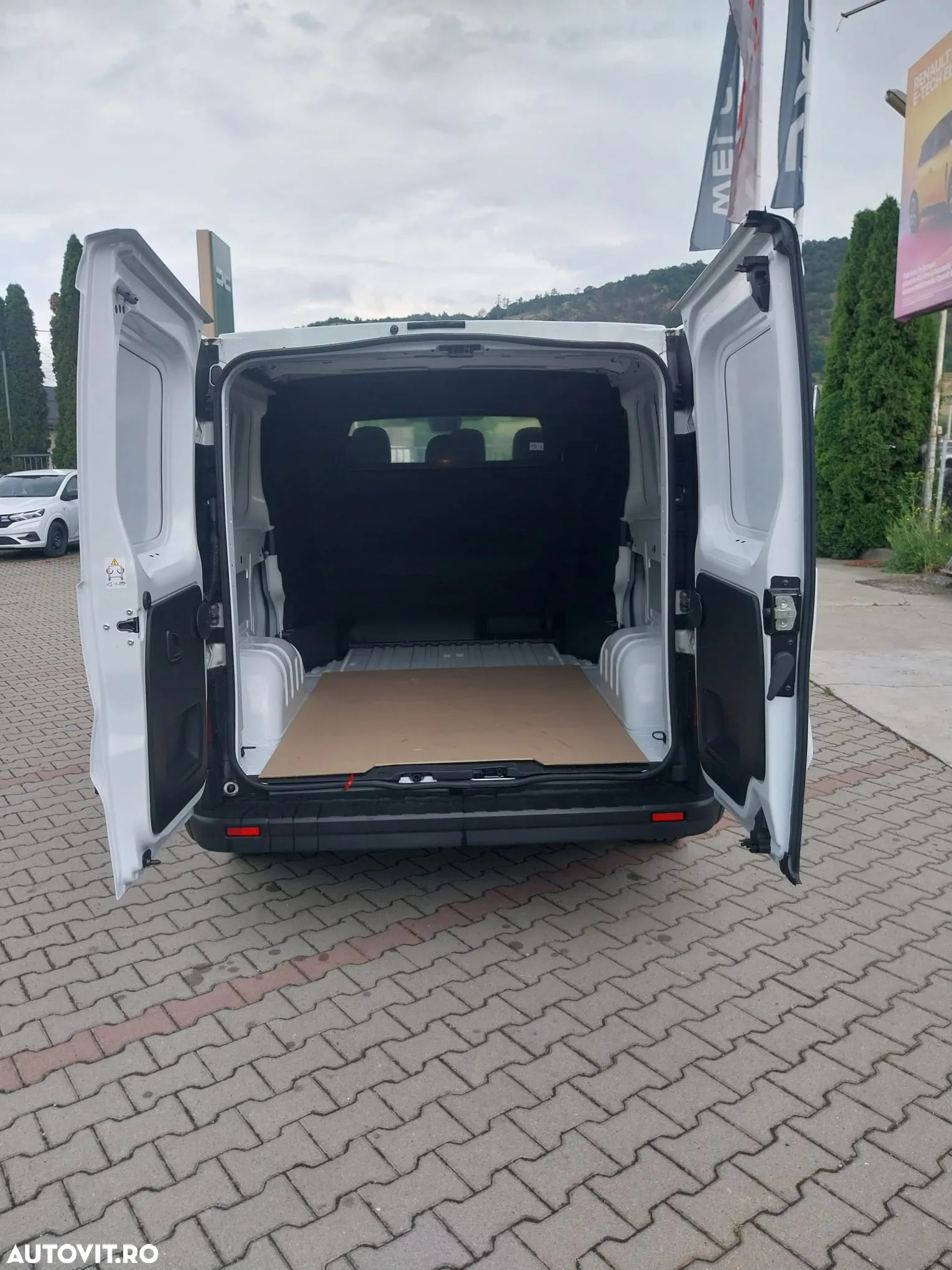 Renault Trafic 2.0 Blue dCi 150 Furgon Cabina Dubla L2H1 - 4