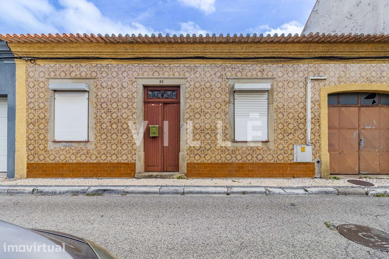 Moradia T2 no centro de Ílhavo, para remodelar - Grande imagem: 2/38