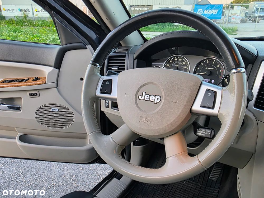 Jeep Grand Cherokee 5.7 V8 HEMI Automatik Overland - 32