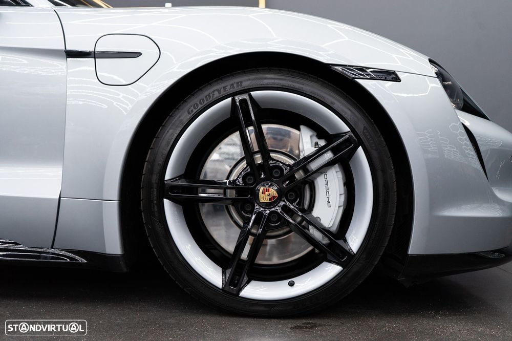 Porsche Taycan 4S - 12