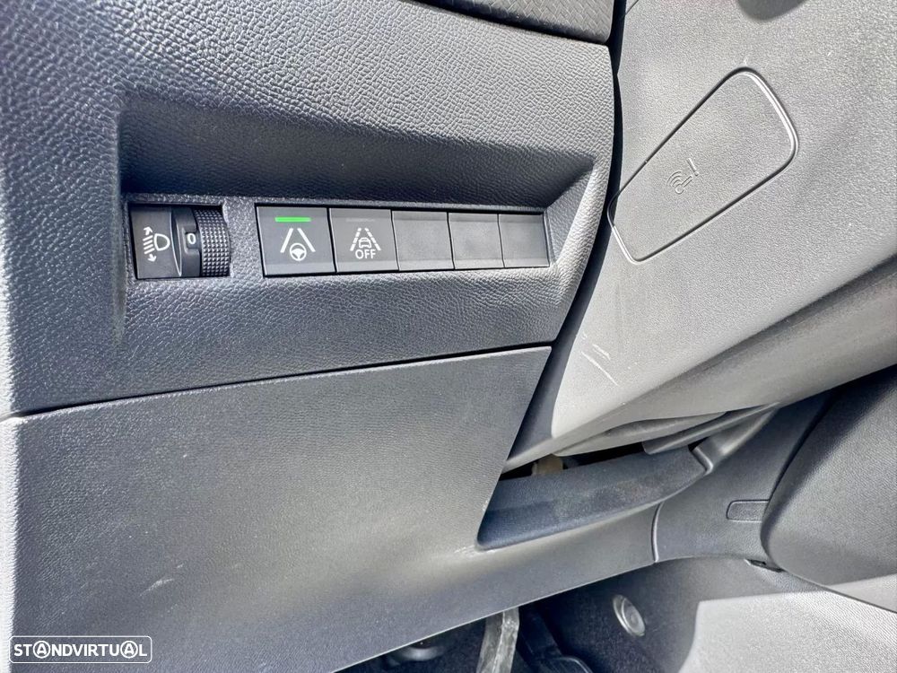 Peugeot e-2008 50 kWh Allure Pack - 16