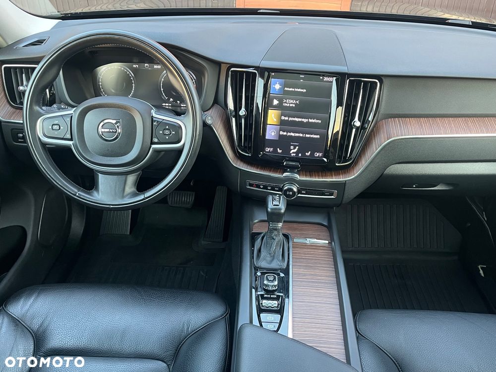 Volvo XC 60 T6 AWD Momentum Pro - 11