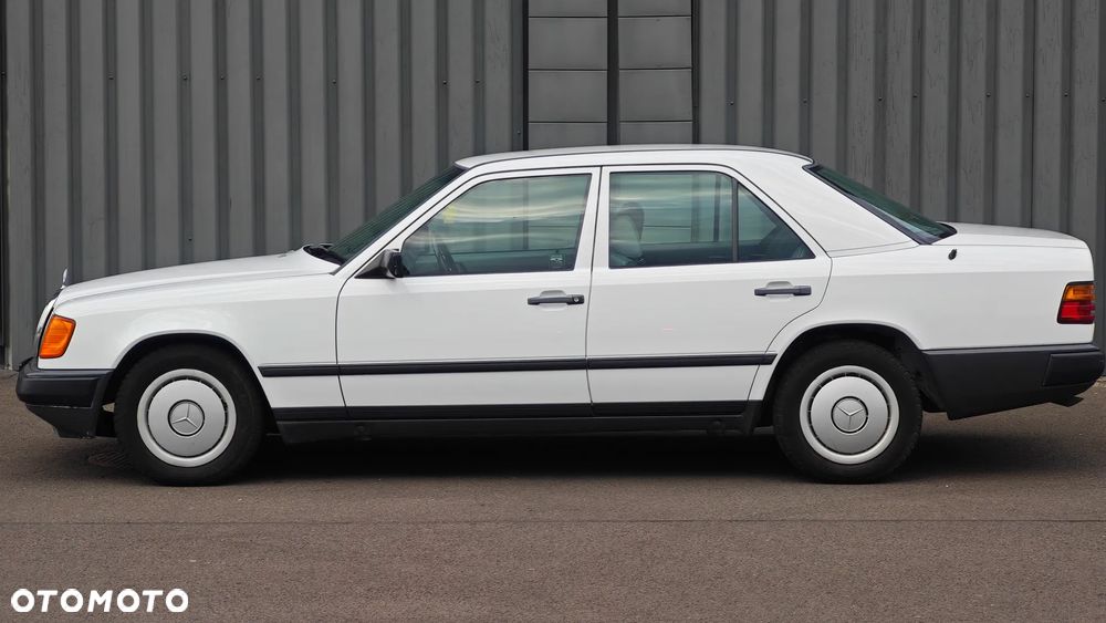 Mercedes-Benz Klasa E - 23