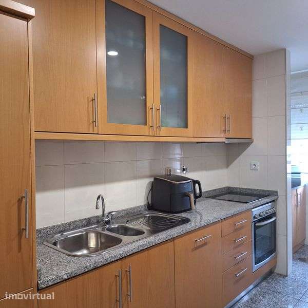 T2 Ermesinde/ cozinha equipada/lugar de garagem 2 carros - Grande imagem: 2/5