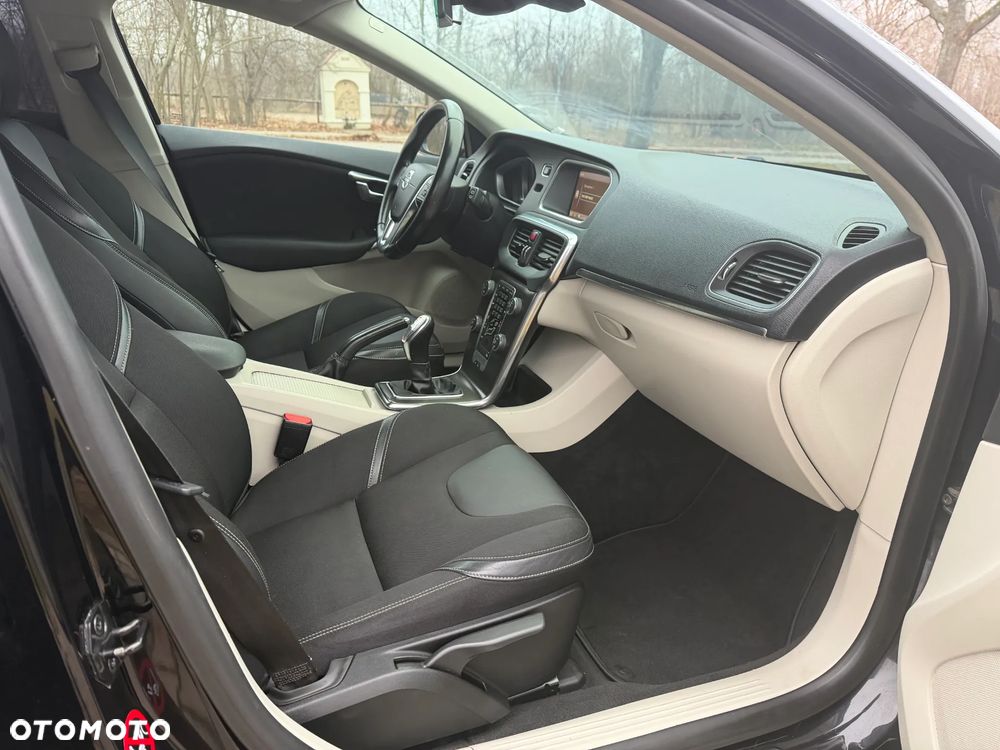Volvo V40 D2 Momentum - 21