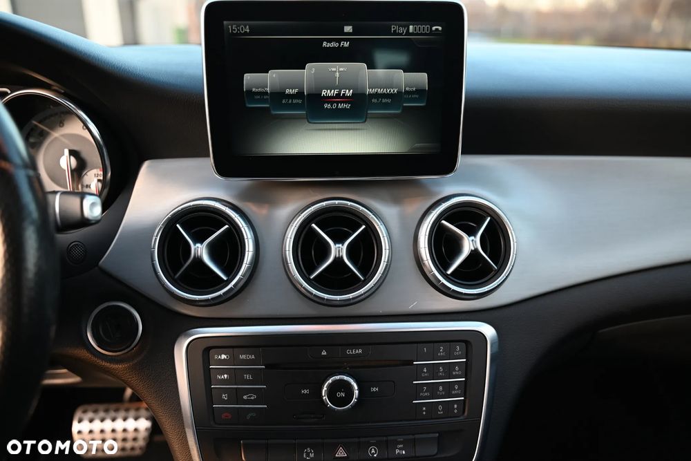 Mercedes-Benz CLA 200 7G-DCT AMG Line - 18