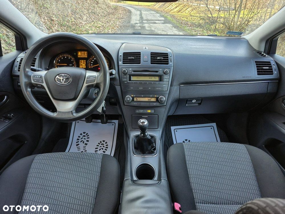 Toyota Avensis - 8