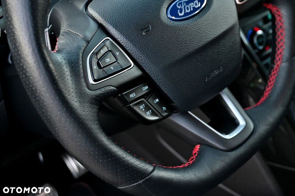 Ford Kuga 2.0 TDCi 4x4 ST-Line - 36