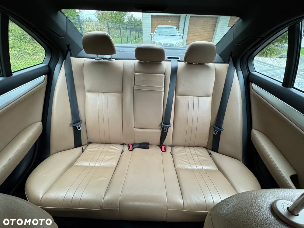 Mercedes-Benz Klasa C 350 CDI DPF (BlueEFFICIENCY) 7G-TRONIC Avantgarde - 28