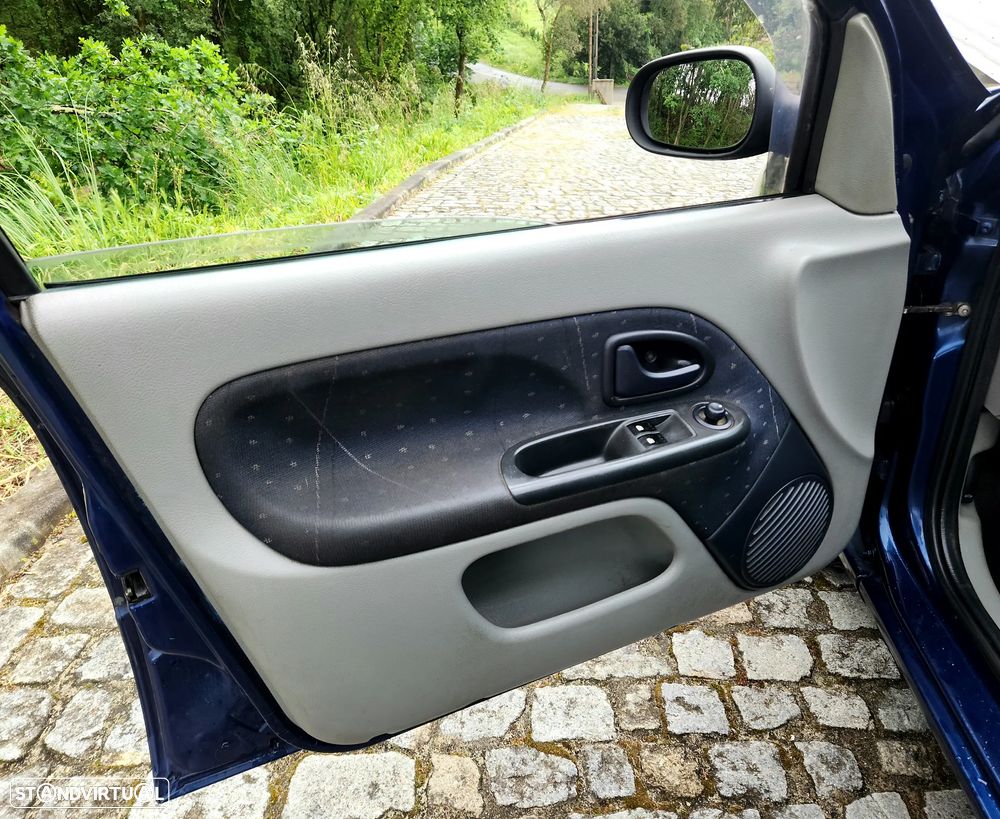 Renault Clio 1.2 16V Privilège - 17