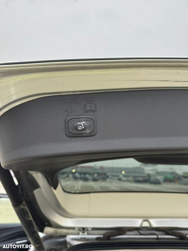 Ford Kuga 2.0 TDCi 4WD Powershift Titanium - 9