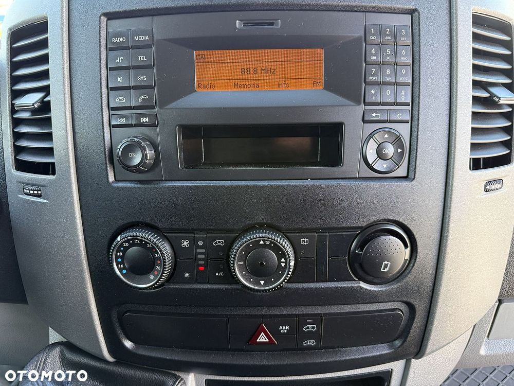 Mercedes-Benz Sprinter - 11