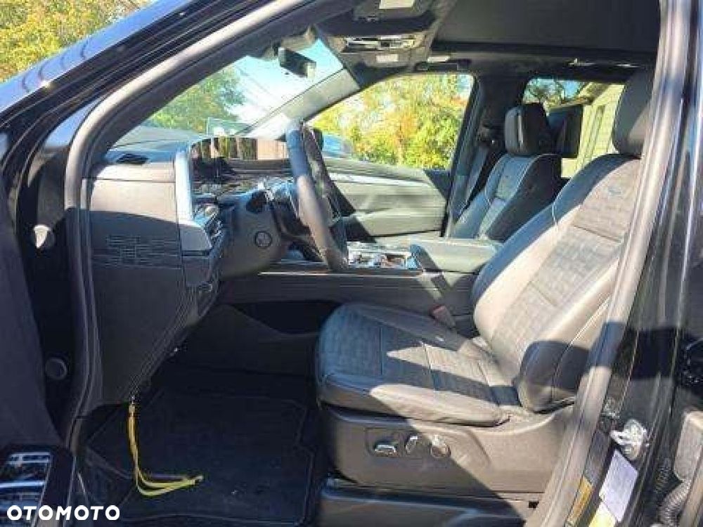 Cadillac Escalade - 9