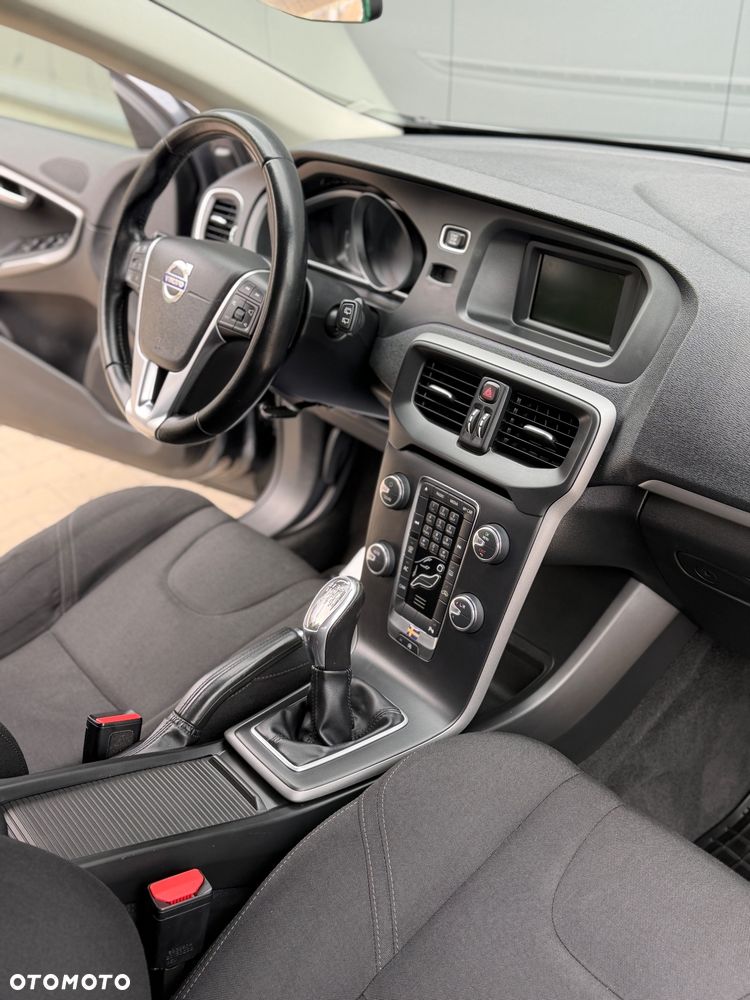 Volvo V40 T3 Momentum - 23