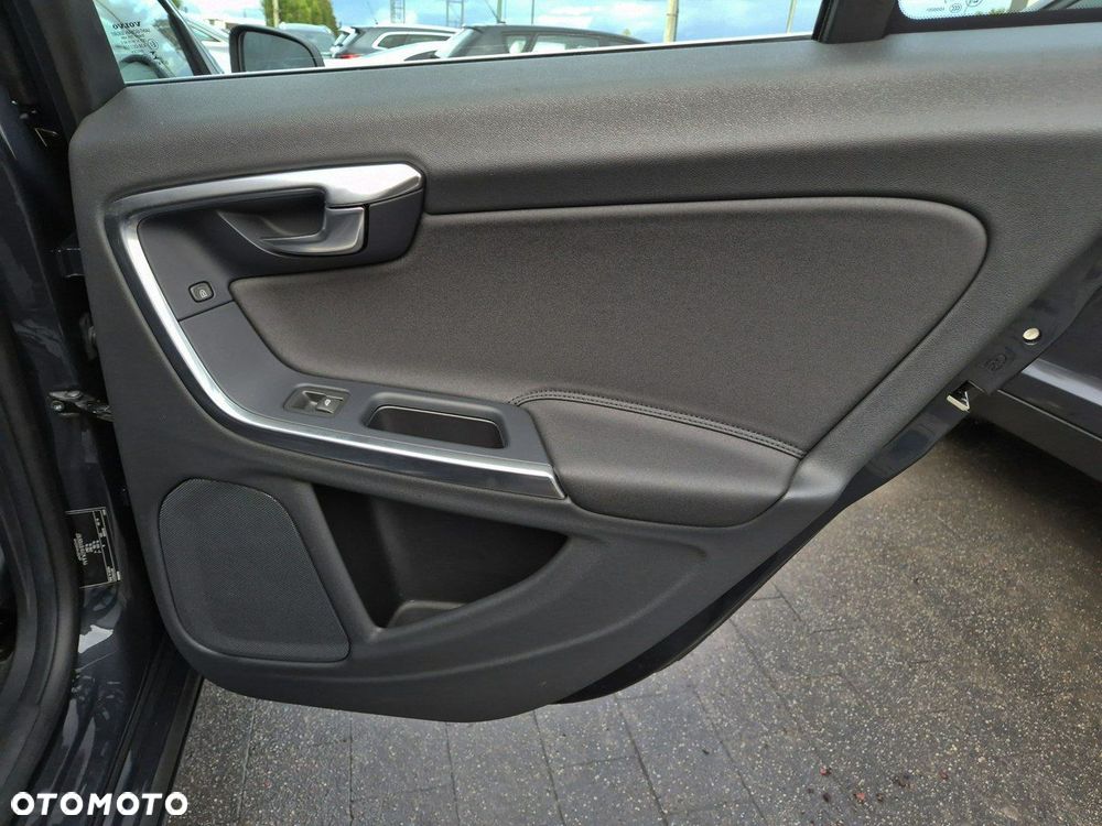Volvo V60 D3 Momentum - 23