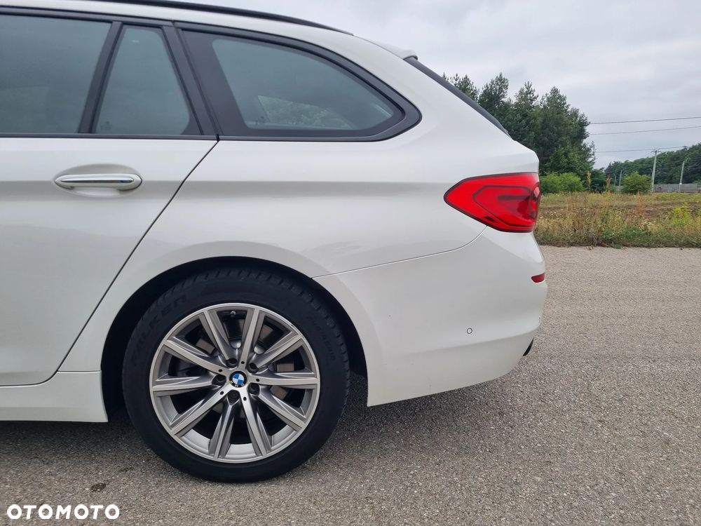 BMW Seria 5 525d Sport Line sport - 8