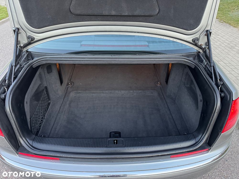 Audi A8 4.2 Quattro - 11
