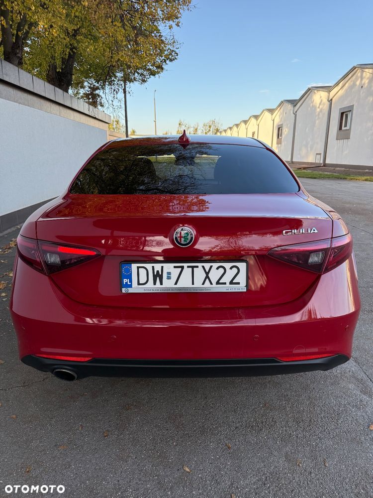 Alfa Romeo Giulia 2.0 Turbo - 9