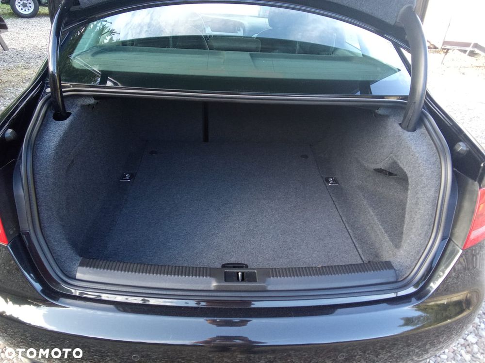 Audi A4 Limousine - 11