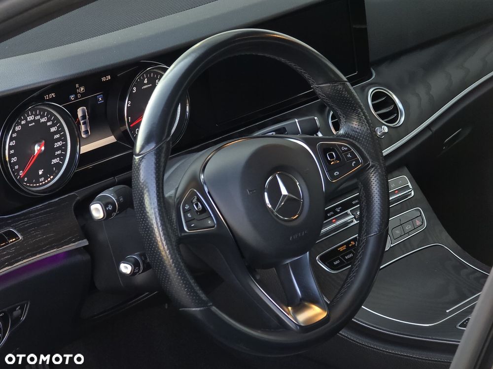 Mercedes-Benz Klasa E 250 9G-TRONIC - 9