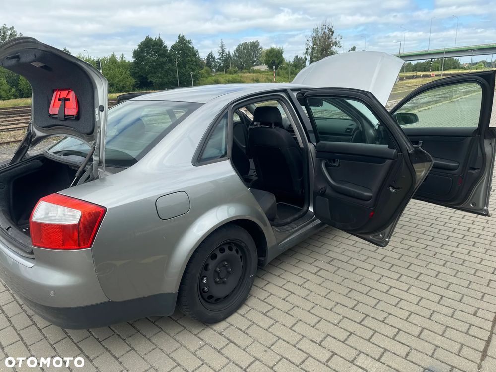 Audi A4 Limousine - 16