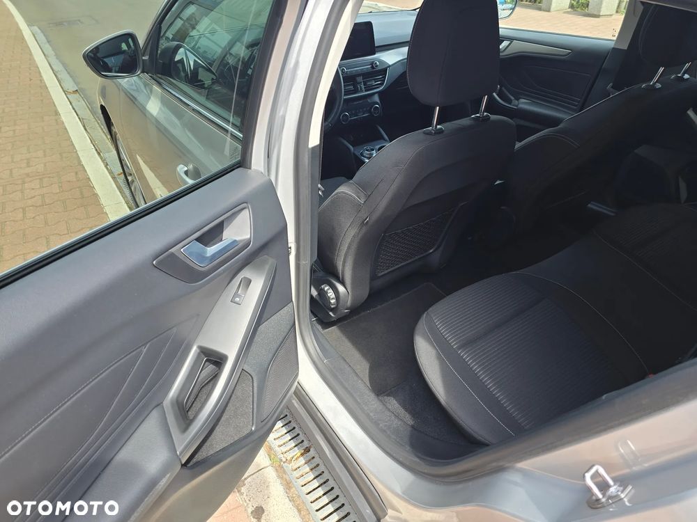 Ford Focus 1.5 EcoBlue Start-Stopp-System TITANIUM - 14
