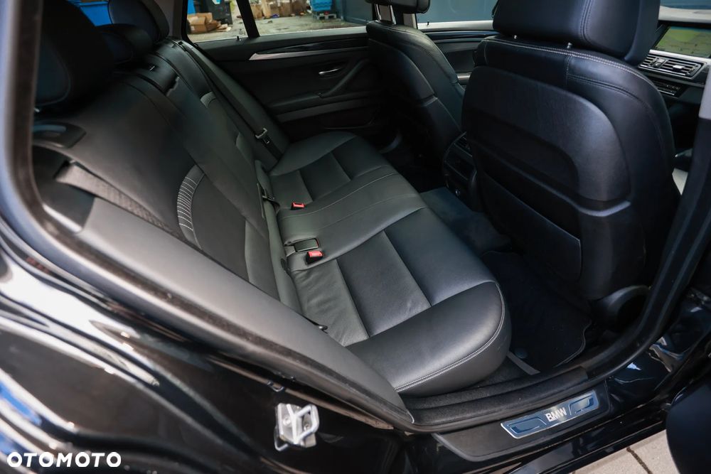 BMW Seria 5 525d Sport-Aut Luxury Line - 24