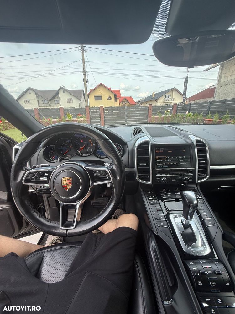 Porsche Cayenne 3.0 L - 12