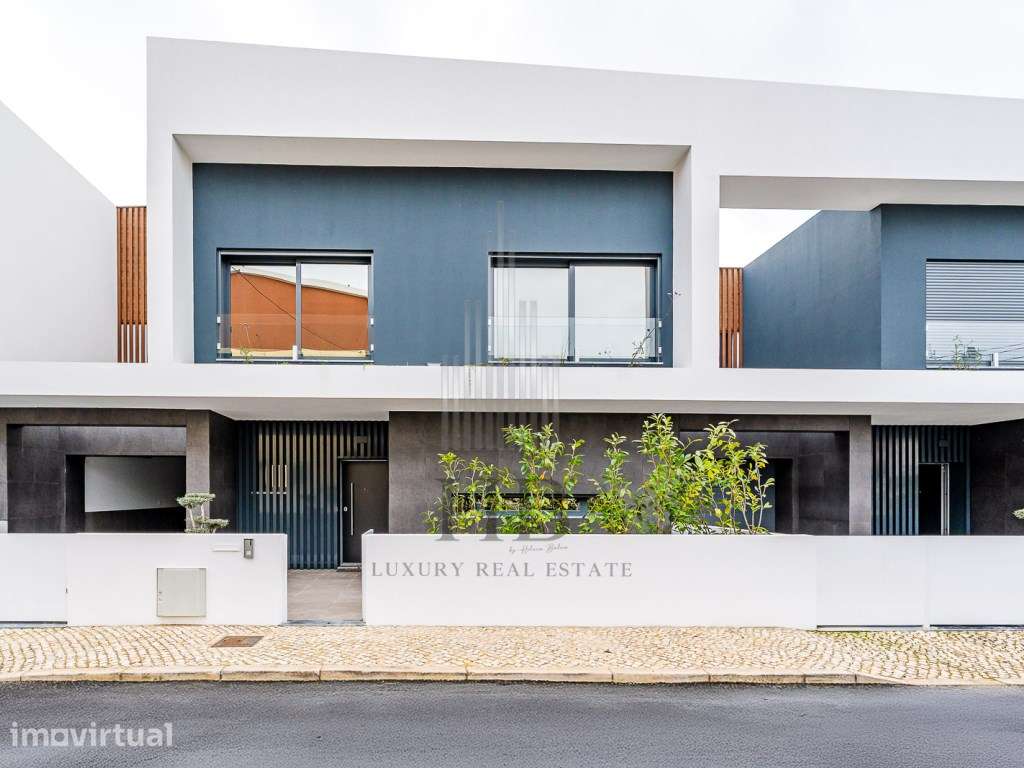MoradiaT4 Geminada com Piscina | Fanqueiro | Loures - Grande imagem: 4/48