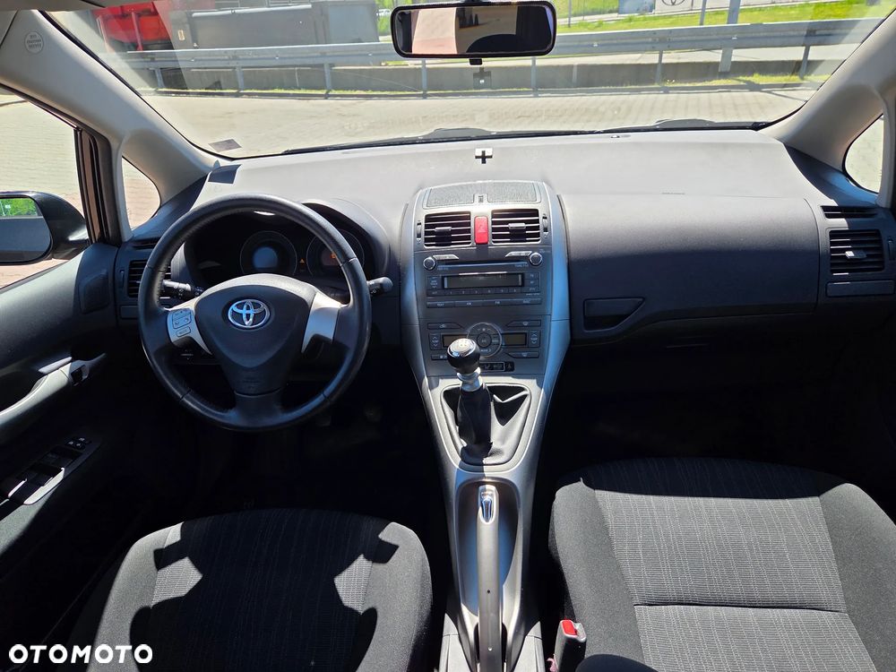 Toyota Auris 1.33 VVT-i Premium + - 32