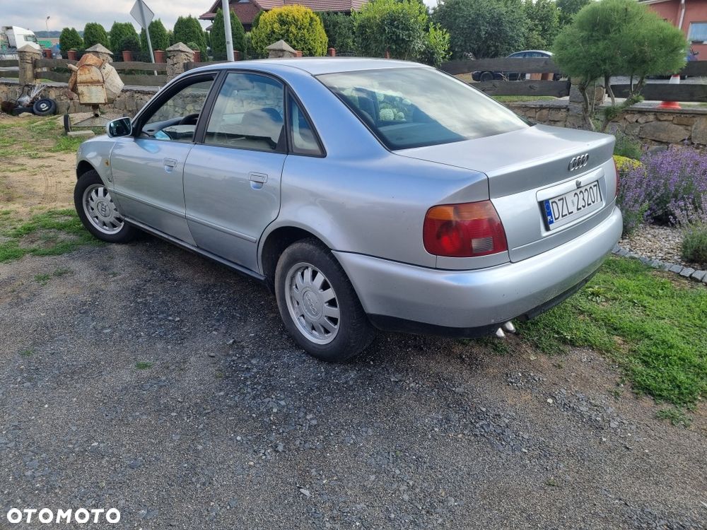 Audi A4 Limousine - 4