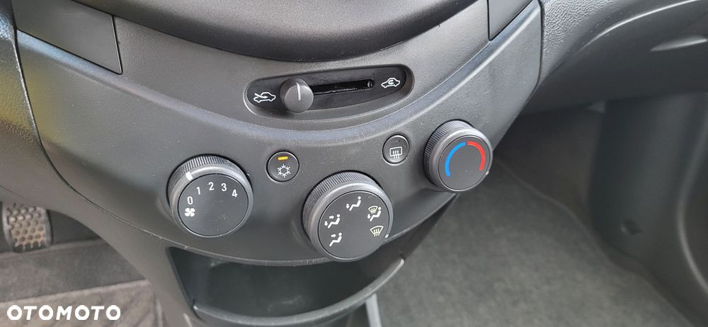 Chevrolet Spark - 25