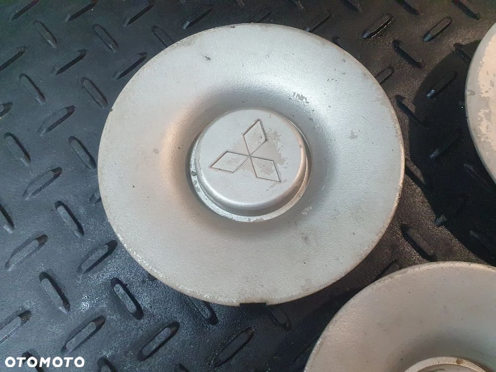 Dekielek Mitsubishi 155 mm Mitsubishi MB891190 POSIADAM 3 SZT - 3