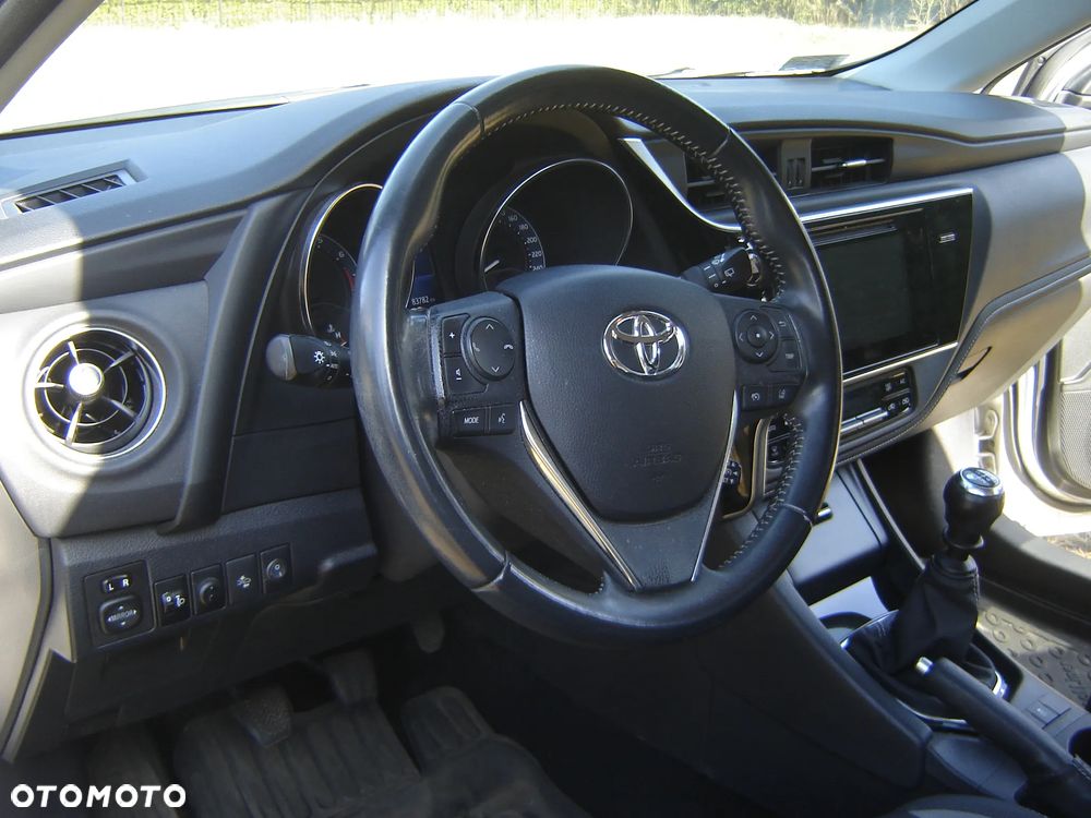 Toyota Auris 1.6 Premium - 31
