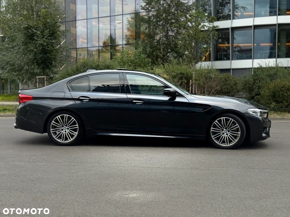 BMW Seria 5 M550i xDrive sport - 8