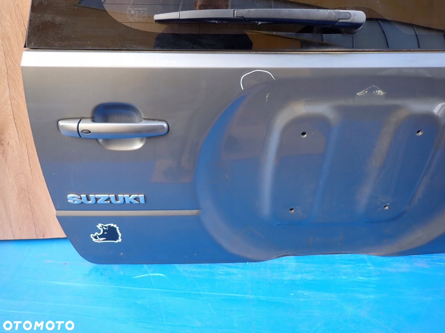 SUZUKI GRAND VITARA 06- KLAPA BAGAŻNIKA SZYBA TYŁ - 7