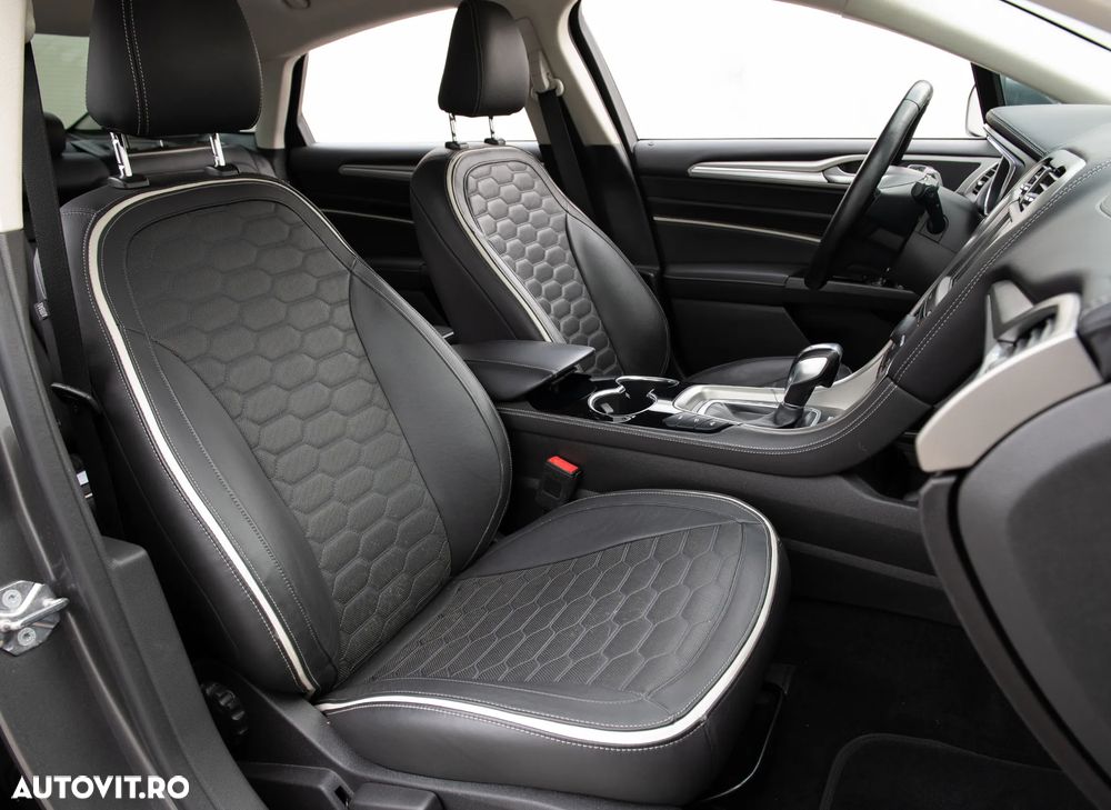 Ford Mondeo 2.0 HEV Vignale - 32