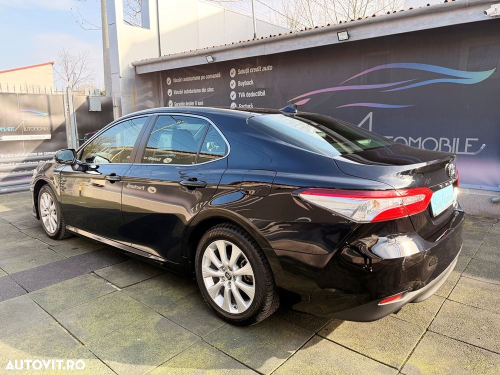 Toyota Camry - 4