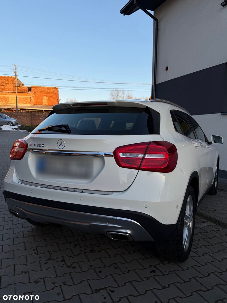 Mercedes-Benz GLA 200 7G-DCT - 18
