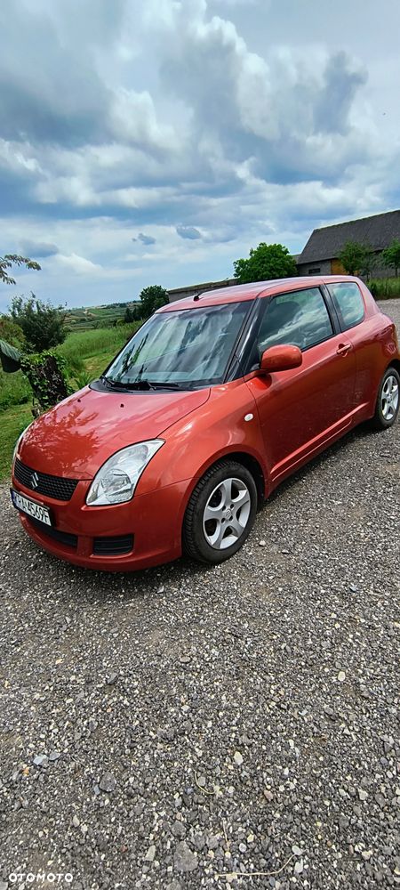 Suzuki Swift 1.3 Sakura - 1