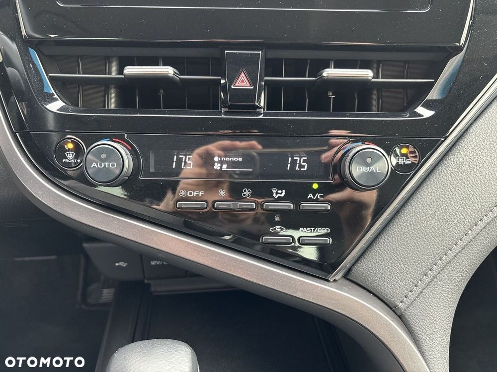 Toyota Camry 2.5 Hybrid Comfort CVT - 16