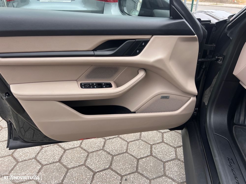 Porsche Taycan Sport Turismo - 25