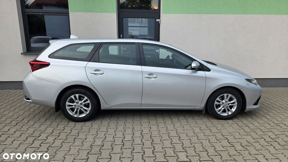 Toyota Auris 1.4 D-4D Active - 11