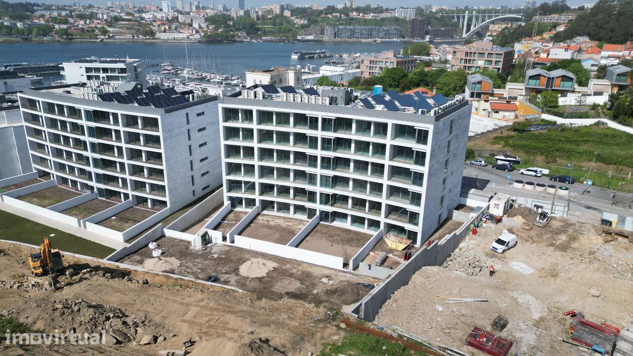 T3 Novo c/ Terraço e 2 Lugares de Garagem em Canidelo (Marina Afurada) - Grande imagem: 2/23