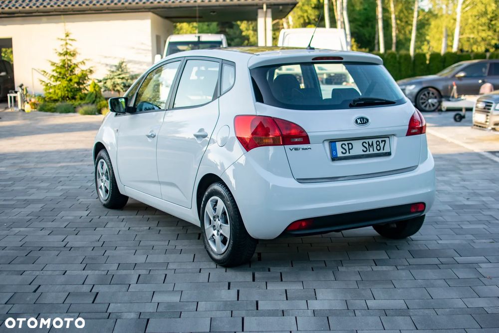 Kia Venga - 13