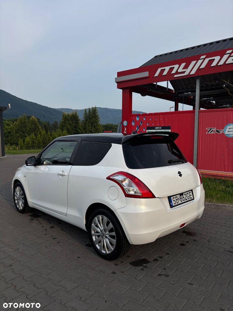 Suzuki Swift 2012 photo 2